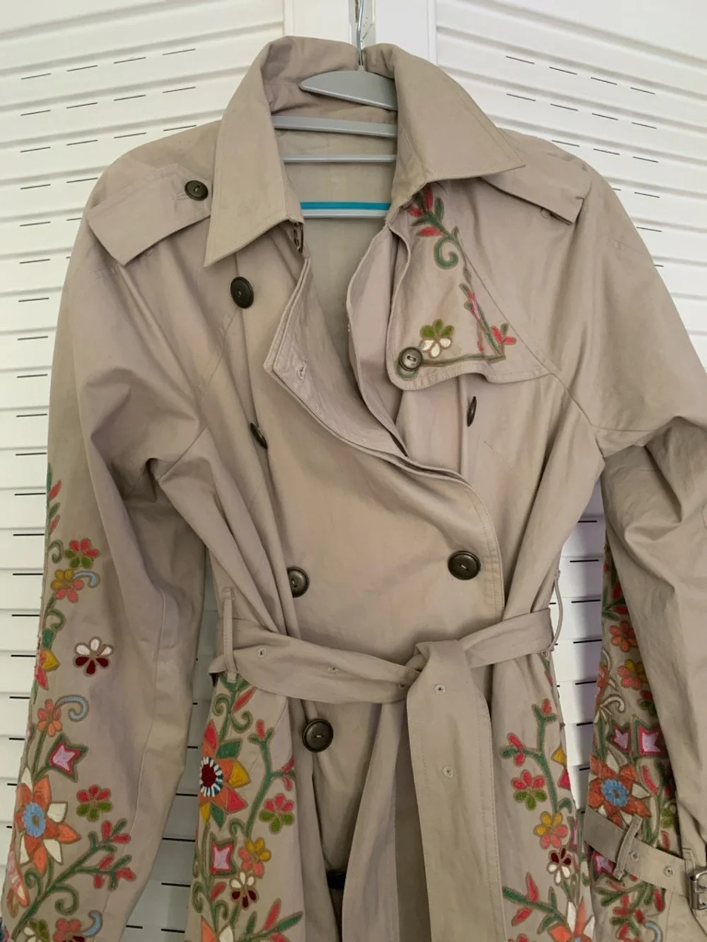 Calypso St. Barth Embroidered Beige Trench Coat with Floral Detail - Picture 2 of 15